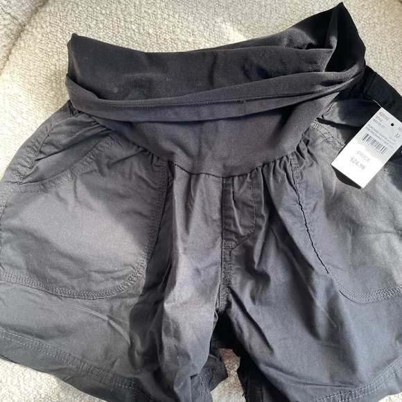 Maternity shorts - Picture 2 of 2